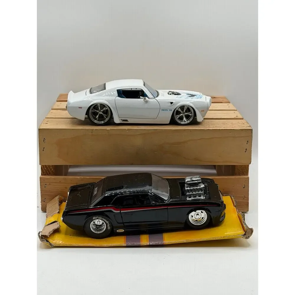 Jada Toys Bigtime Muscle Lot:1972 Pontiac Trans Am/1965 Ford Mustang(1/24 Scale)
